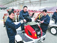 一拖黑龙江首批300台四轮高速水稻插秧机生产下线
