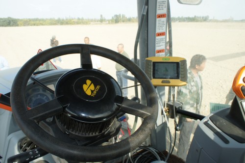 新手自动档车如何驾驶_拖拉机安装钻坑机_自动驾驶拖拉机