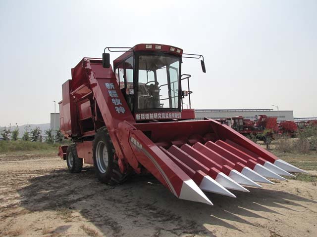 出售2010年新疆牧神7300玉米收割机_新疆塔