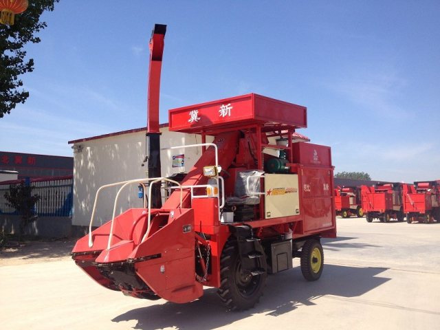 冀新4YZ-2两行茎穗兼收型玉米收割机-冀新玉米