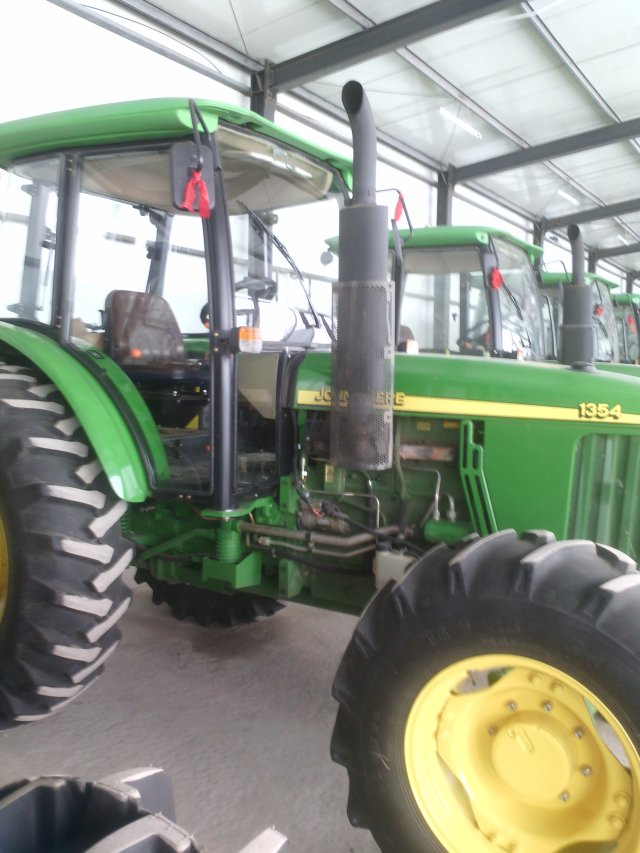 出售2014年约翰迪尔1354和1204拖拉机