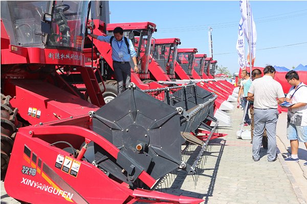 2015新疆农业机械博览会开展 200余家企业亮