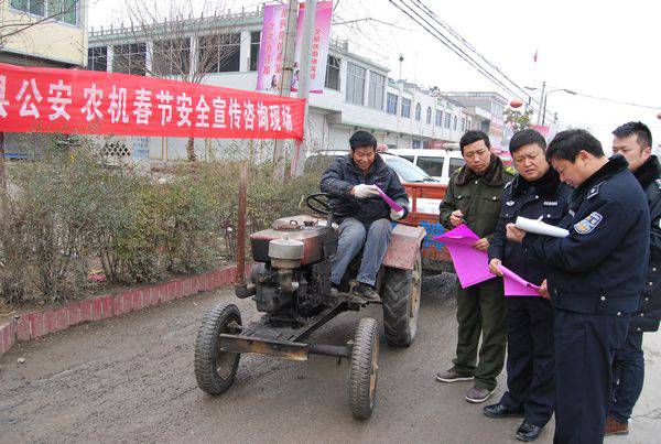 蒙城县:公安交警、农机监理联合执法消除安全
