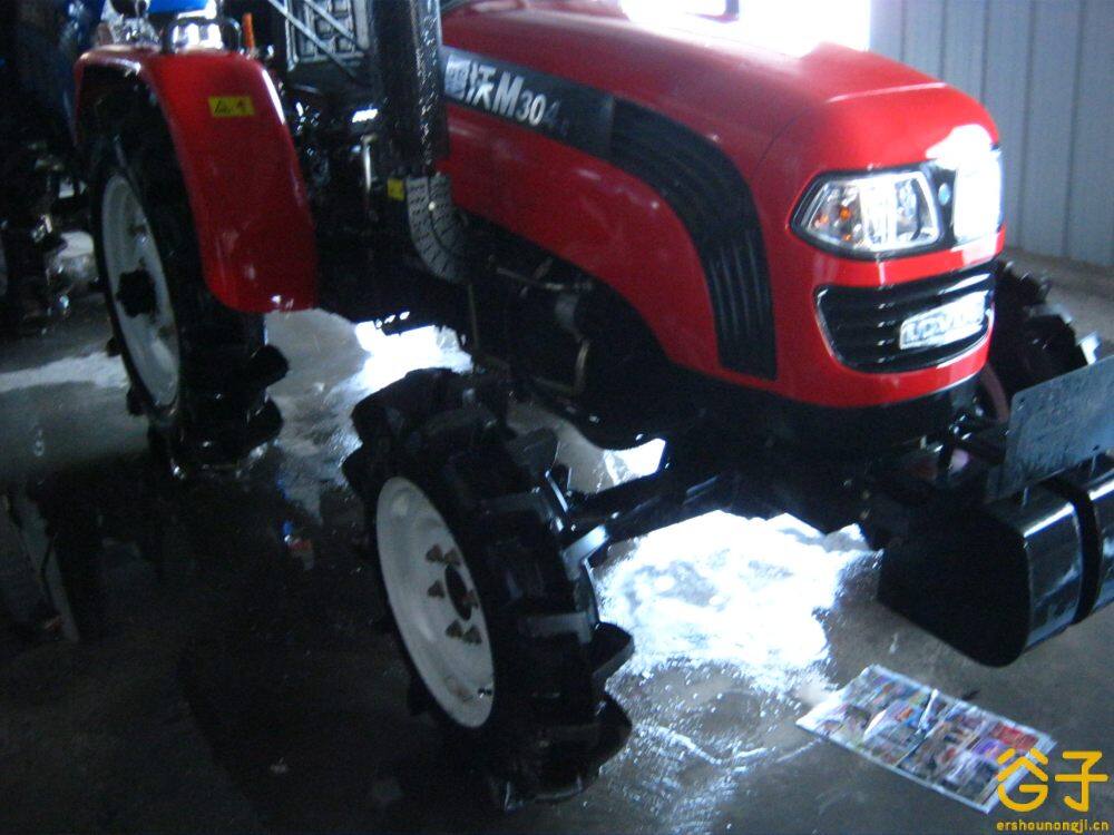 雷沃M304-E,江动TY3100发动机,8+2档,单作用离合器 双速动力输出 液压转向 前后平花轮胎 前6.5-16 后11.2-24 气刹 前后配重 全新车 全国联保三包一年,原价38600现价28000
