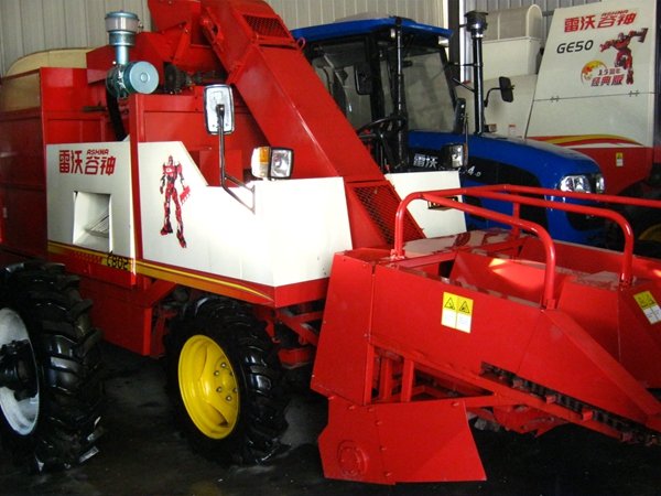 出售13款福田雷沃4yz-2b玉米收割机