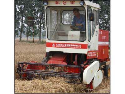 山东金亿春雨4YFZ-2型自走式秸秆方草捆打捆机