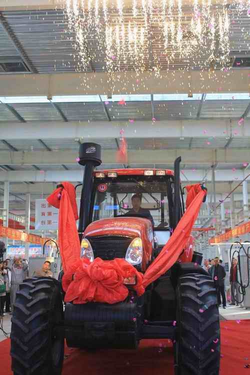 中国一拖黑龙江现代农业装备基地生产的第**台东方红拖拉机