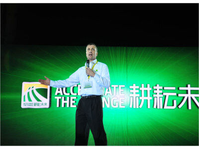 约翰迪尔中国市场部总经理杰夫?本奇先生现场致辞