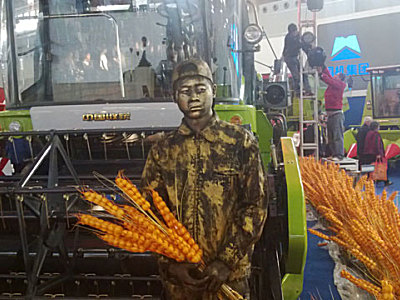 洛阳中收隆重举办“中国收获”新疆系列谷物联合收割机新品上市发布会