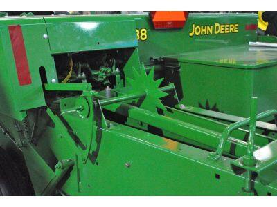 约翰迪尔338打捆机