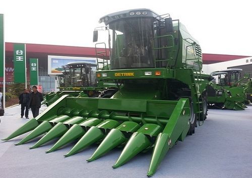 奇瑞谷王8000A联合收割机盛装亮相国际农机展
