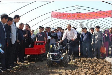 江蘇金湖召開2013年田園管理機械演示會