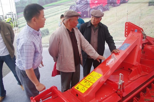  新疆农机博览会巧打“西部牌”