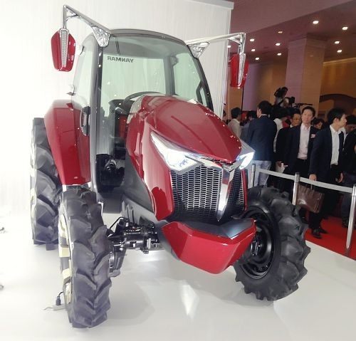 日本洋马公司推出法拉利风格式拖拉机