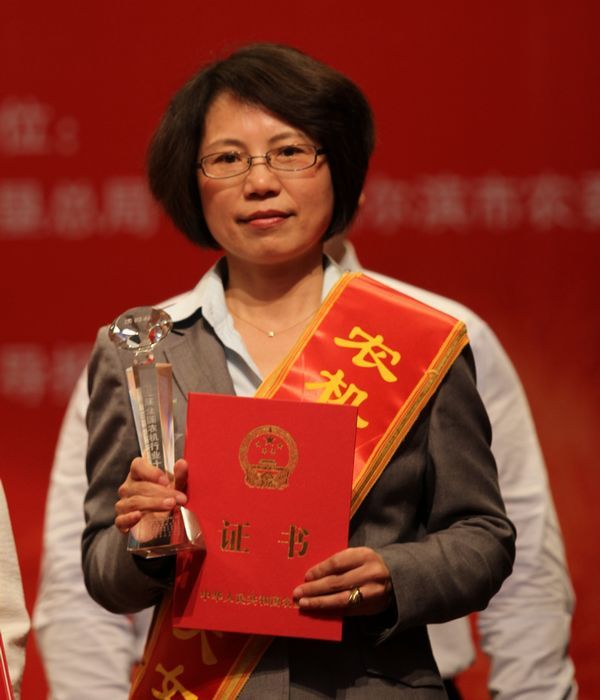 約翰迪爾李立鳳當選第三屆全國農(nóng)機行業(yè)十大女杰