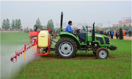 奇瑞耕王拖拉机喷药作业演示