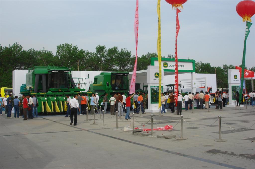 约翰迪尔公司参加新疆农机展