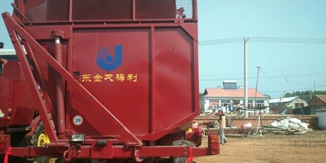 出售2014年东金戈梅理利5垄玉米收