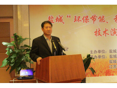 盐城“环保节能、秸杆还田”全新收割机技术演示推广会。