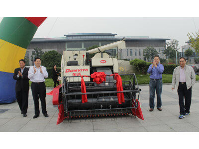 盐城“环保节能、秸杆还田”全新收割机技术演示推广会。