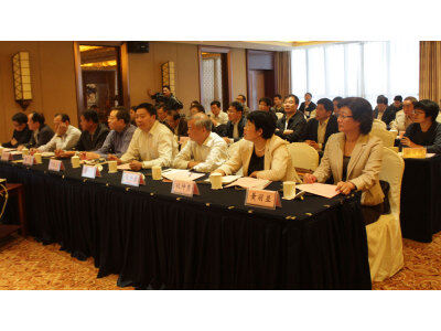 盐城“环保节能、秸杆还田”全新收割机技术演示推广会。