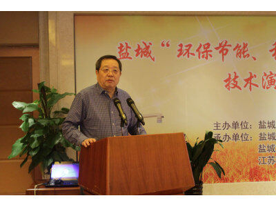 盐城“环保节能、秸杆还田”全新收割机技术演示推广会。