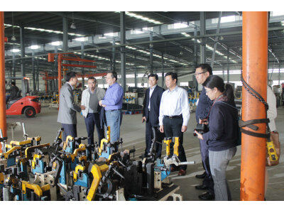 盐城“环保节能、秸杆还田”全新收割机技术演示推广会。