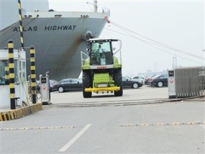 CLAAS73臺青貯機 從德國順利抵達(dá)天津港口