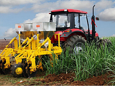 柳工3PSF-G系列甘蔗深松施肥培土機