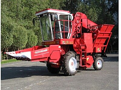 新疆牧神4YZB-1800自走式玉米联合收获机