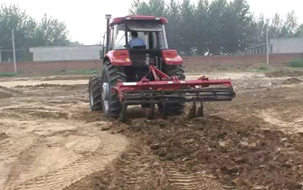 现代农装1SL-250深松整地联合机作业视频