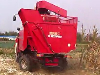 雷鸣4YZB-4玉米收获机收割作业视频