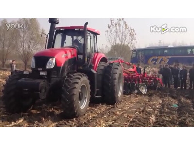 东方红LX2204拖拉机带动力耙作业视频