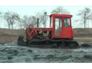 东方红CA802履带拖拉机视频