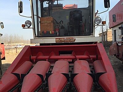 福田 em>雷沃 /em>cc04(小四行不带剥皮)玉米收割机